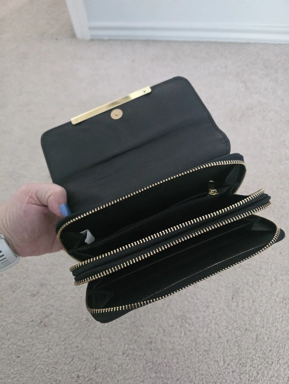 Black And Gold Zippered Clutch/wristlet